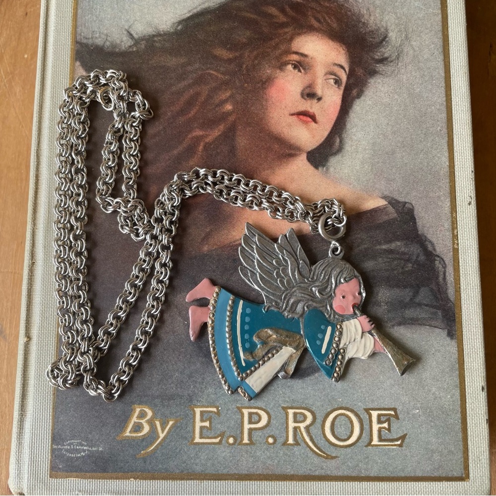 Vintage Pewter Angel Pendant Ornament Silver Tone Chain Beautiful Condition!